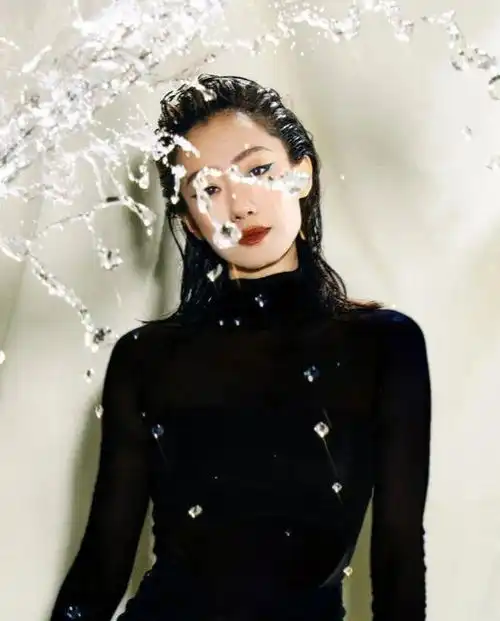 张小斐风格变了江疏影美到发光刘雯现身奥斯卡名利场派对