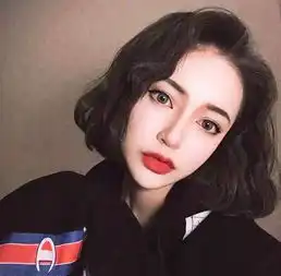 奔三奔四的女人别剪短发,试试今年流行的懒人烫,时髦又高级