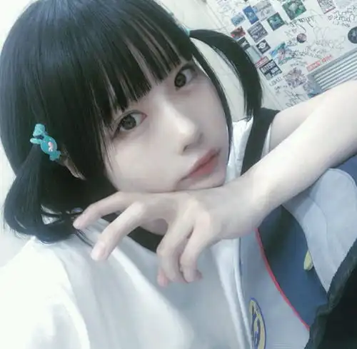 短发清纯头像女生短发美