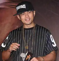 周杰伦垫底,吴亦凡第一戴帽子最帅的十大男明星