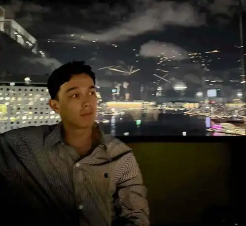 陈奕迅20岁女儿新恋情曝光,男友是日本混血模特,甜蜜合影全公开