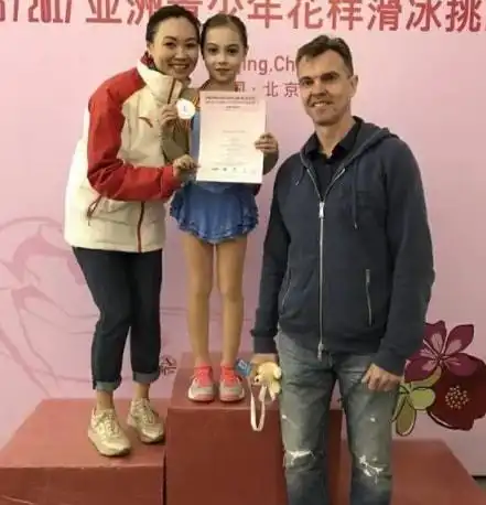 央视解说走红45岁花滑世界冠军美若少女,书写中国冰雪3大纪录