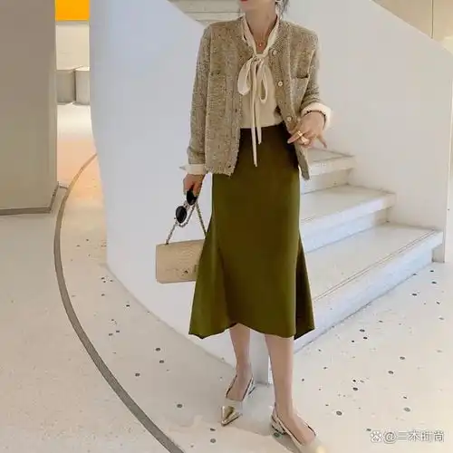 我们不再刻意追求无忧无虑的少女感,而是追求成熟优雅的气质
