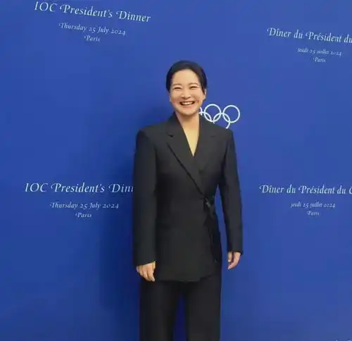 霸气侧漏女头像西服