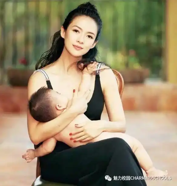 章子怡粉裙翩翩起舞似少女,底气源于曾经的野心