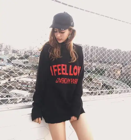 看看近些年开始流行的男衣女穿女生穿男装真的很好看,现在开始流行宽松穿法了