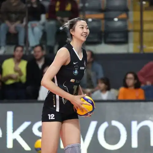 女排土超瓦基弗13负伊萨让出榜首袁心玥替补4分