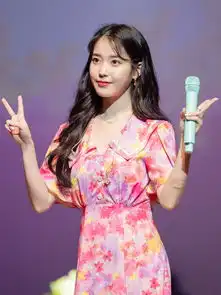 少女心穿搭来袭,学iu李知恩,只靠一条碎花裙就轻松搭出时髦范