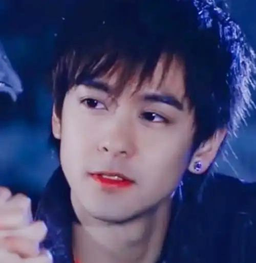 偶像年轻时到底有多好看周杰伦我忍了,却没躲过挑染头发的他