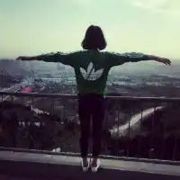 帮我找一对姐妹头像要求不要网址可以不要字不要看见脸背影不要看见脸可以不带字