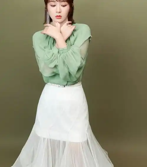 白色衣服头像女生唯美杨