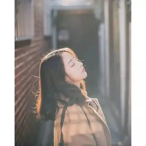 女生头像留不住的长发就剪掉吧