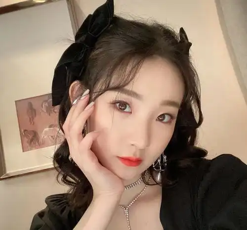 张艺凡蜜桃女孩,甜美洋溢