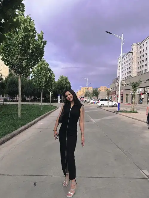 乌鲁木齐劳动街美女这条街到底有什么魔力