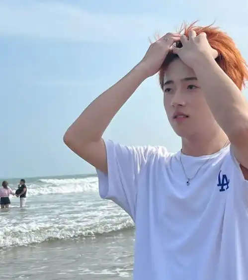 网红康雅雅被封号曾因男扮女装走红,本人发文道歉宣布退网