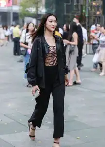 街拍不付出,这双手还真牵不起