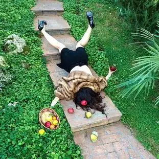意大利版扑街少女舍命救物的幽默摄影