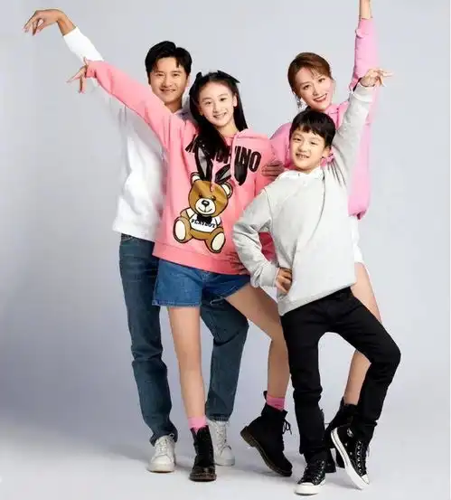 一家四口幸福合照,田亮邓超陆毅三家颜值担当,陈小春基因最强大