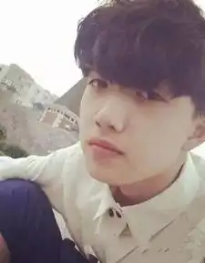 不知道怎么剪5种适合20岁男生的最佳发型