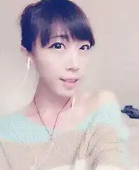 大学生男扮女爆红,网友同住的哥们把持住