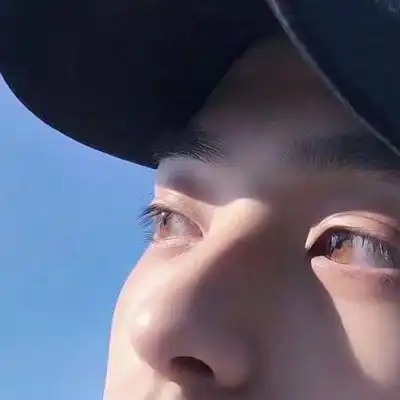 高冷冷酷的男生头像,回忆是件很累的事情