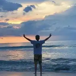 头像能让我完完全全有安全感的只有钱和好吃的