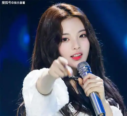 23岁的杨超越,长相甜美,是漂亮的阳光小仙女