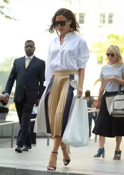 看完了创业时代,baby的着装直接把我尬苦了