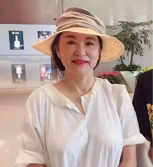 顶级美人的尴尬现状大多不愿自然老去,一个比一个脸僵