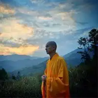 女性信佛的微信头像僧人