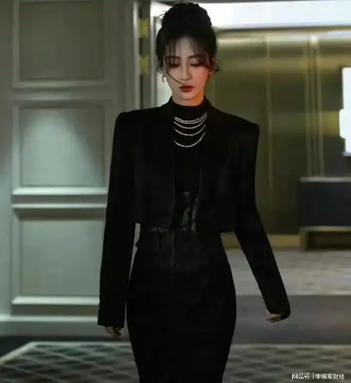 霸气侧漏女头像西装