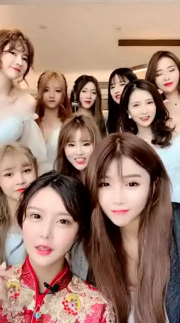 网红结婚时的伴娘,个个都是美女,网友史上最高颜值伴娘团了吧