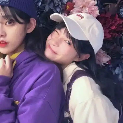 闺蜜头像彼此牵挂,一起成长