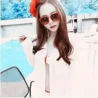 有没有类似于下面这种戴墨镜阿宝色的女生头像如图