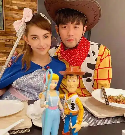 周杰伦儿子当守门员,正面照首曝光呆萌可爱,笑容超甜萌化人心