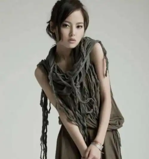 明星早年写真,辛芷蕾没啥辨识度杨颖浪漫梦幻坐稳宅男女神名号