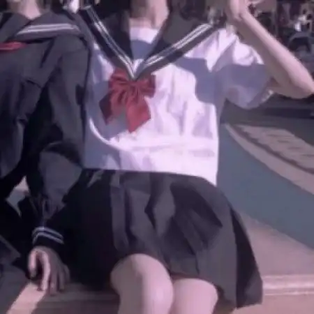 jk制服女生头像锁骨为什