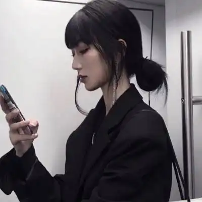 侧脸霸气女头