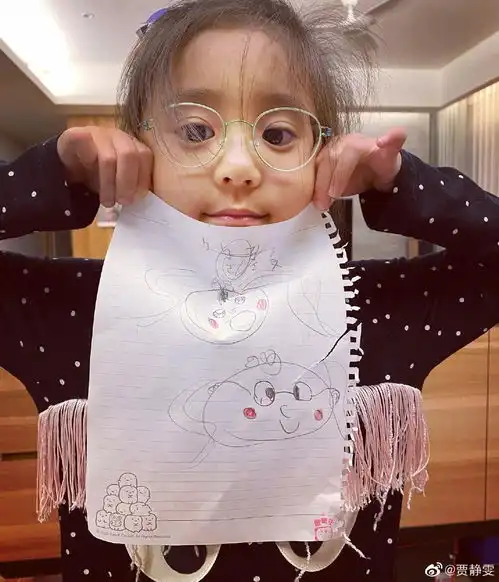 贾静雯女儿咘咘被查出先天弱视,贾静雯呼吁父母要多关注孩子眼睛