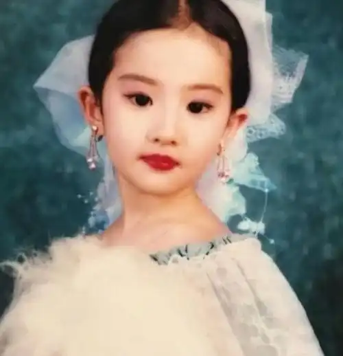 超清超萌小女孩头像刘亦