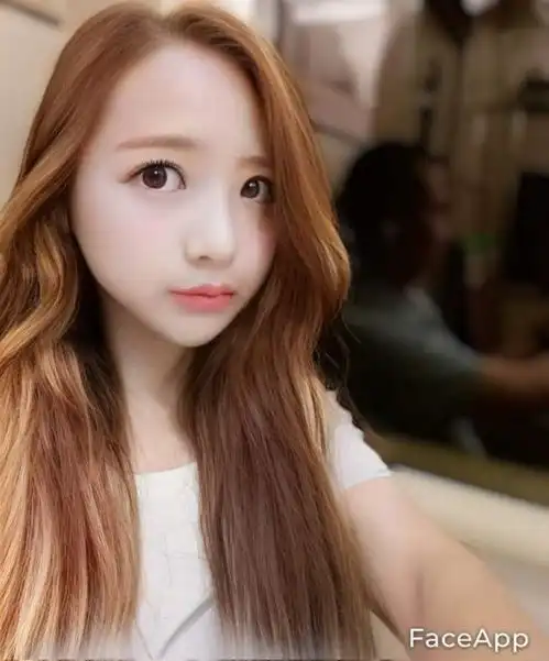 机车正妹变大叔是常态日本变脸app看美女小心点