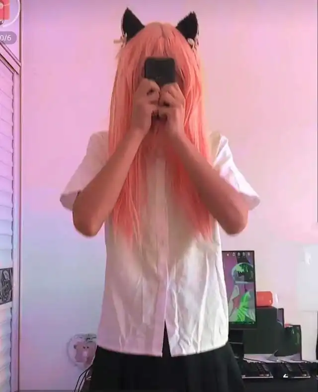 迷你世界造型致敬姿态主播沉迷女装,粉丝都开始寄衣服了