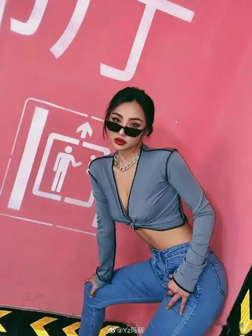 172cm杭州欧美风辣妹晒照,蚂蚁腰大长腿,比例优秀的高个女生有多美