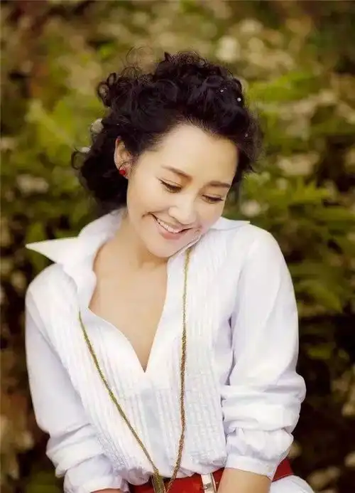 48岁许晴为何无人敢娶网友看了照片我也不敢娶