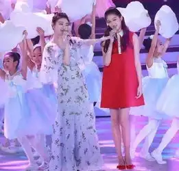 关晓彤景甜成今年春晚最幸福女明星,网友收获幸福让人嫉妒