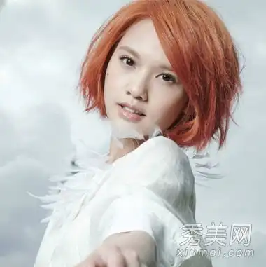 冬季甜美女孩的短发气质是最受欢迎的降龄方式