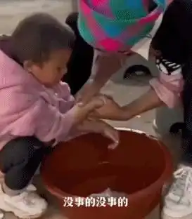 卖惨网红小英一家疑似塌房