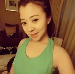 1图揭鲁能后卫与美女记者聊得多嗨眼神醉了