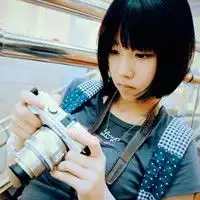 求这个女生的名字和头像