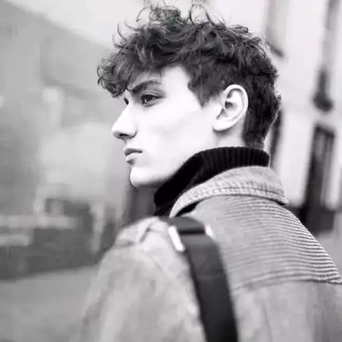 头像丨到底欠了你什么做梦都让我难过